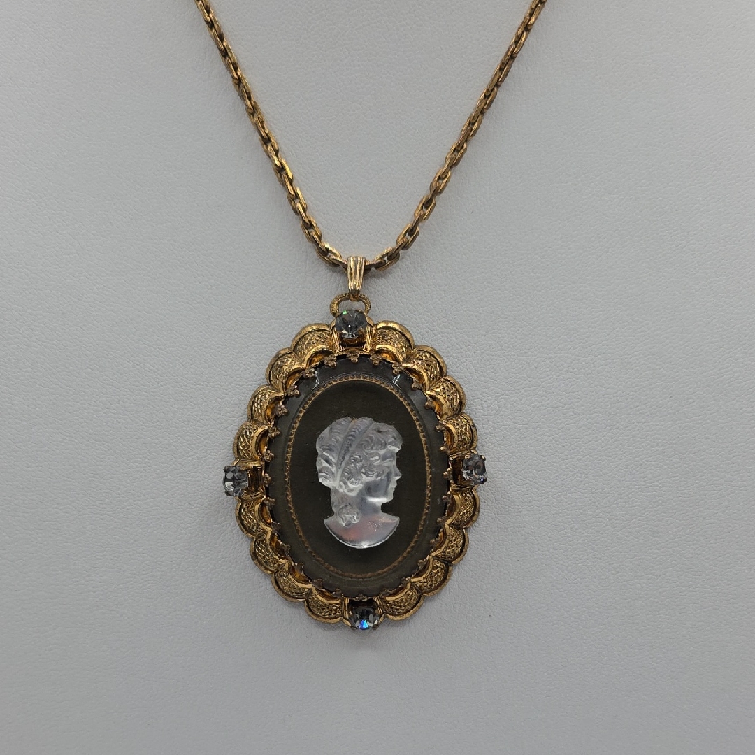 Western German Gold Cameo Pendant Necklace 68$